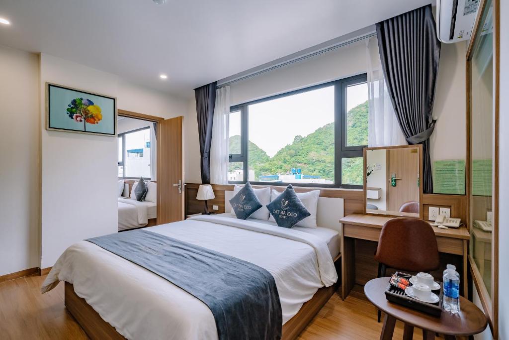 Postel nebo postele na pokoji v ubytování CAT BA ECO HOTEL