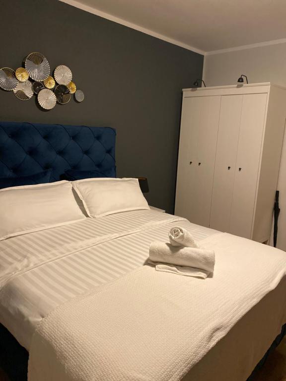 a bedroom with a white bed with a blue headboard at Markt1 in Perleberg