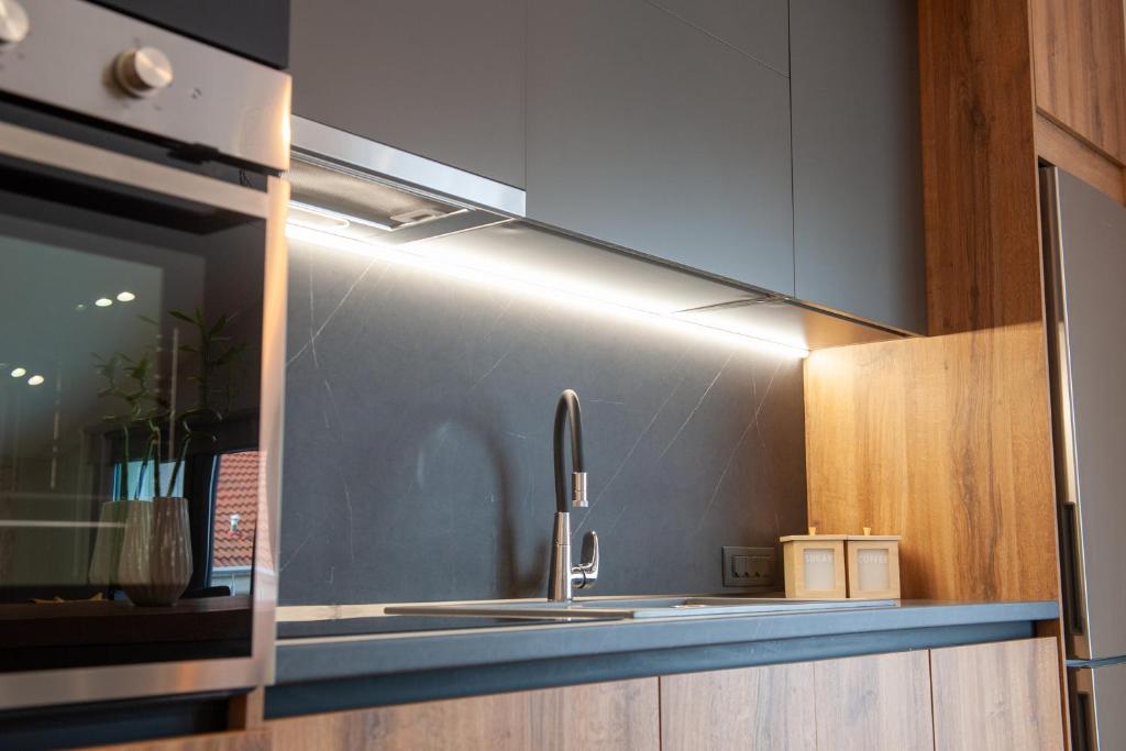 A kitchen or kitchenette at Lovely Guesthouse - 58m2 mountain view