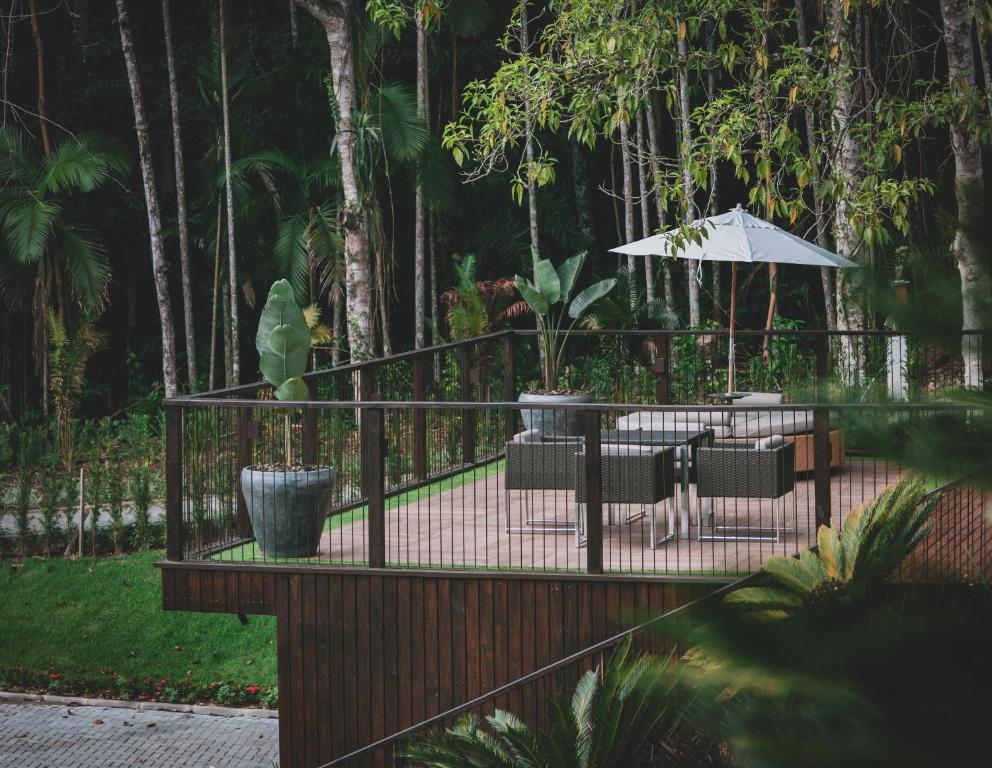 Um jardim em Village Du Lac Hotel