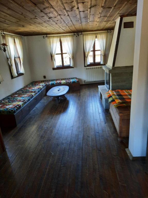 Postel nebo postele na pokoji v ubytování ЧОЛАКОВАТА КЪЩА