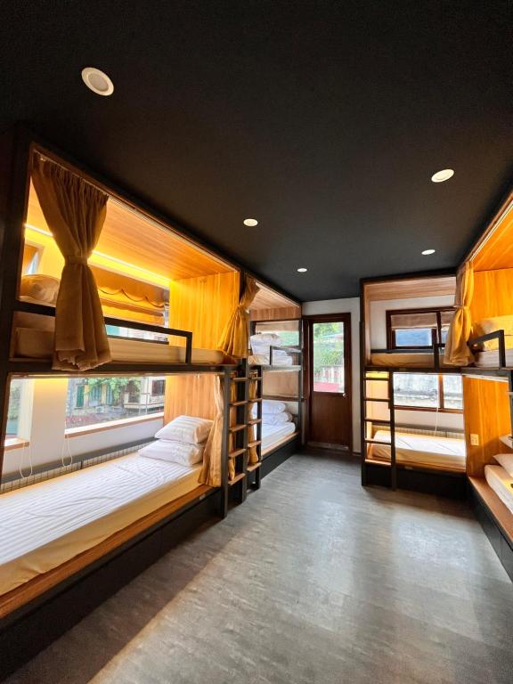 Postel nebo postele na pokoji v ubytování Bông Hà Nội hostel