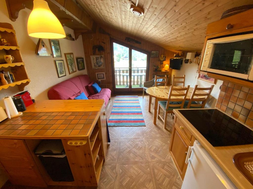 Kuchyňa alebo kuchynka v ubytovaní Châtel : Appart à 200m des remontées, balcon, parking, 4 pers. - FR-1-693-11