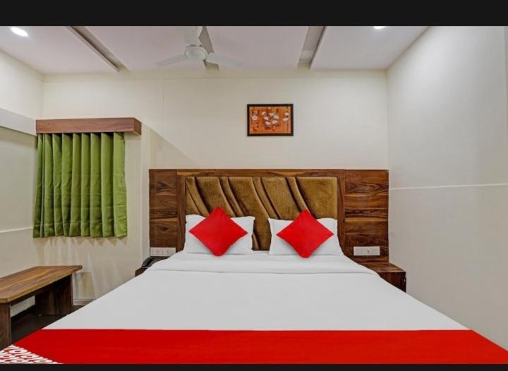 Postel nebo postele na pokoji v ubytování hotel swagat inn