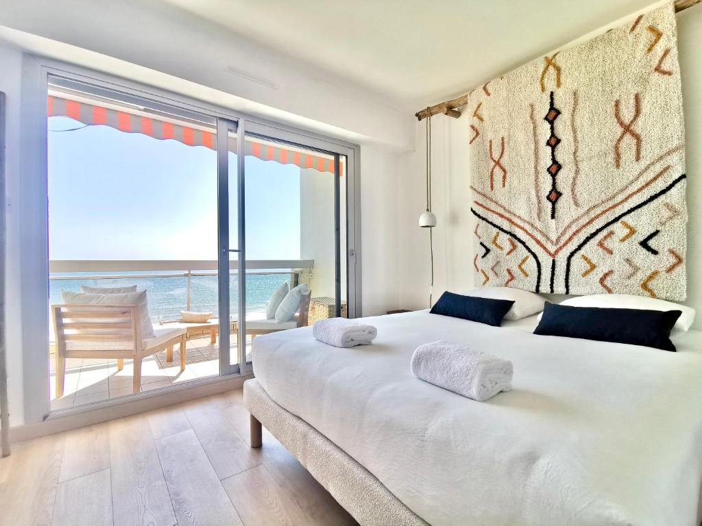 a bedroom with a bed and a view of the ocean at Vue sur mer La Baule Clara in La Baule