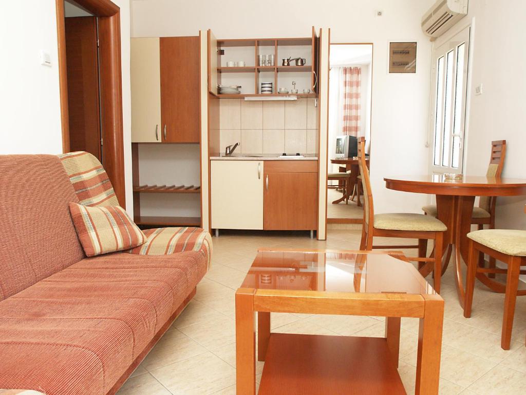 Kuchyň nebo kuchyňský kout v ubytování Hotel Kamelija