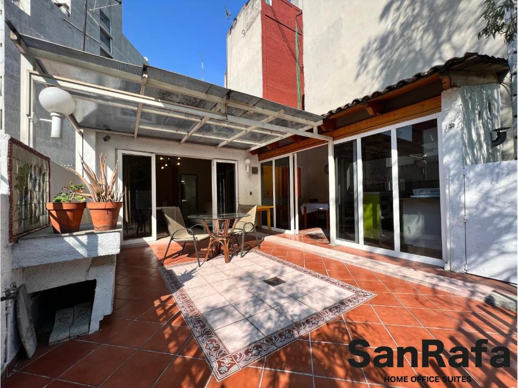 a patio with a table and chairs on a house at SanRafa Polanco I in Mexico City