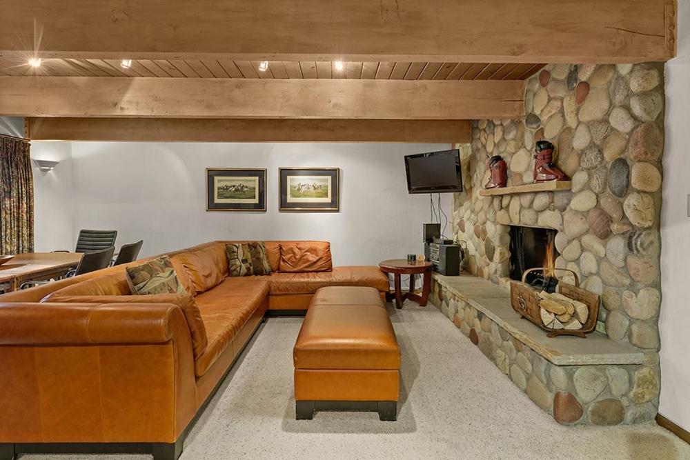 Chateau Dumont Unit 9, Downtown Condo with Cozy Living Area - Housity