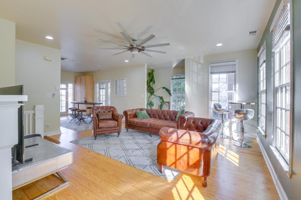 Greensboro Townhome with Deck Walk to Downtown, Greensboro (updated