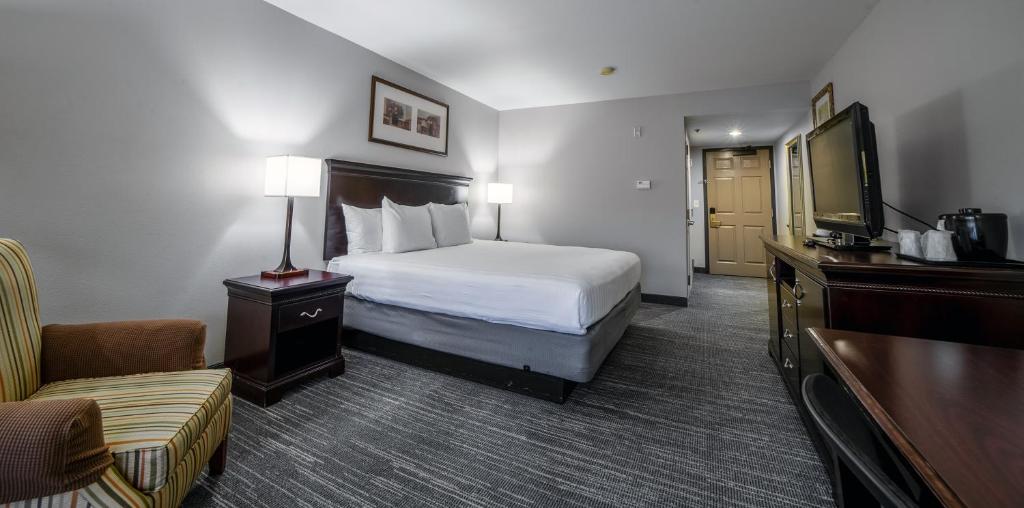 Country Inn & Suites by Radisson, Ontario at Ontario Mills, CA - Kamer Met Kingsize Bed - Toegankelijk Voor Gehoor