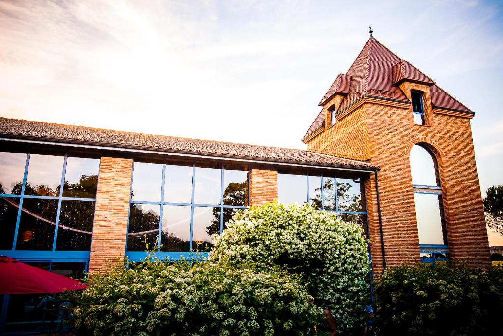 Hotel Les Ecuries De La Tour Mondonville France Booking Com