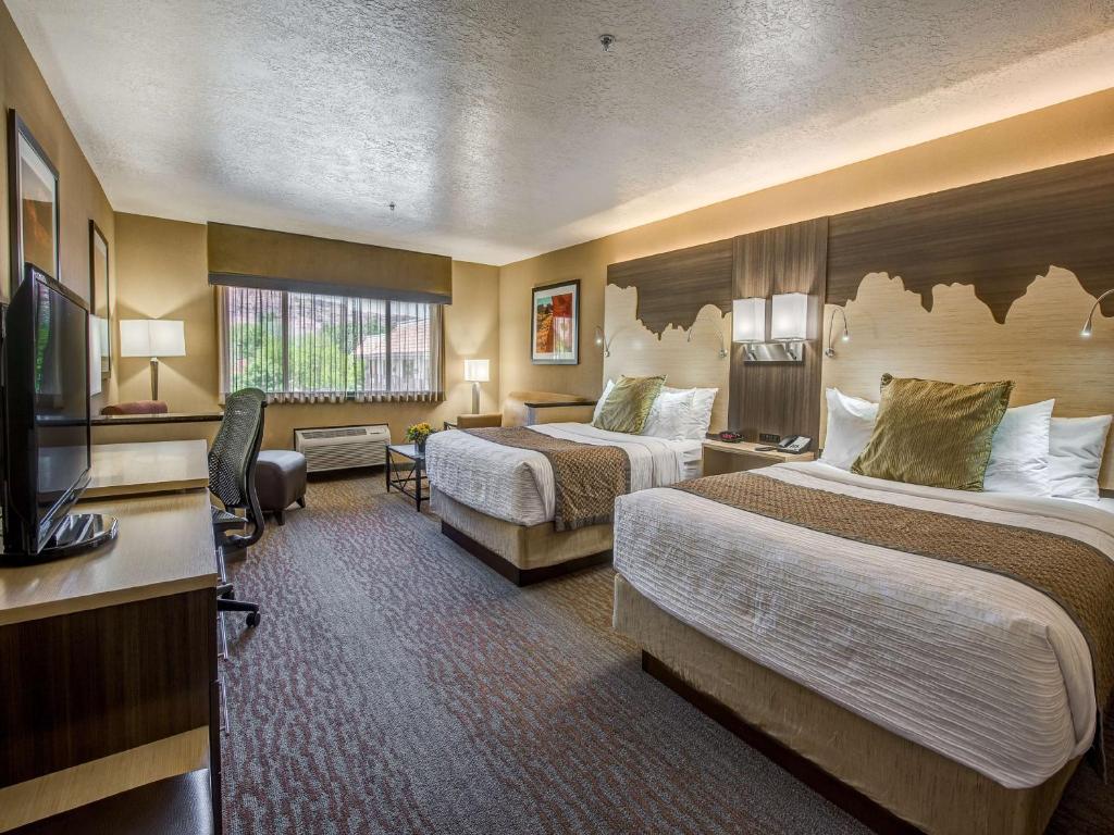 Ein Bett oder Betten in einem Zimmer der Unterkunft Best Western Plus Canyonlands Inn