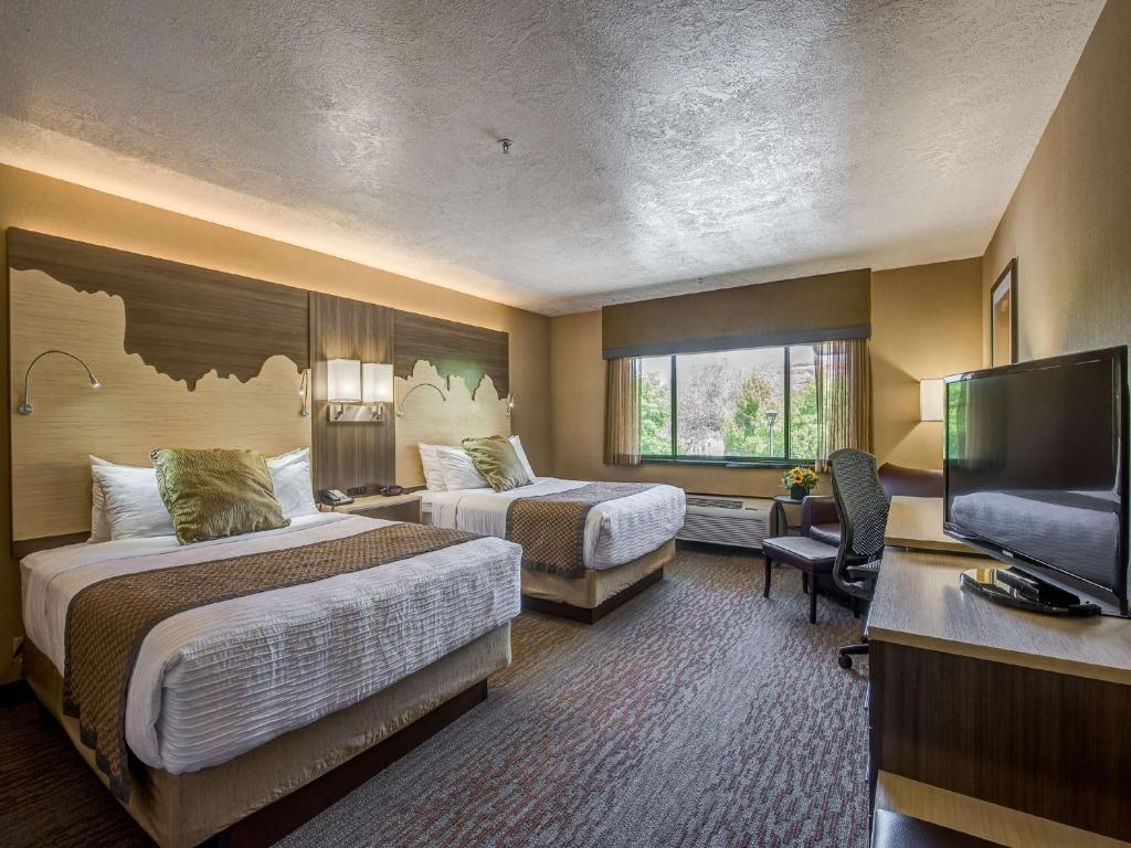 Ein Bett oder Betten in einem Zimmer der Unterkunft Best Western Plus Canyonlands Inn