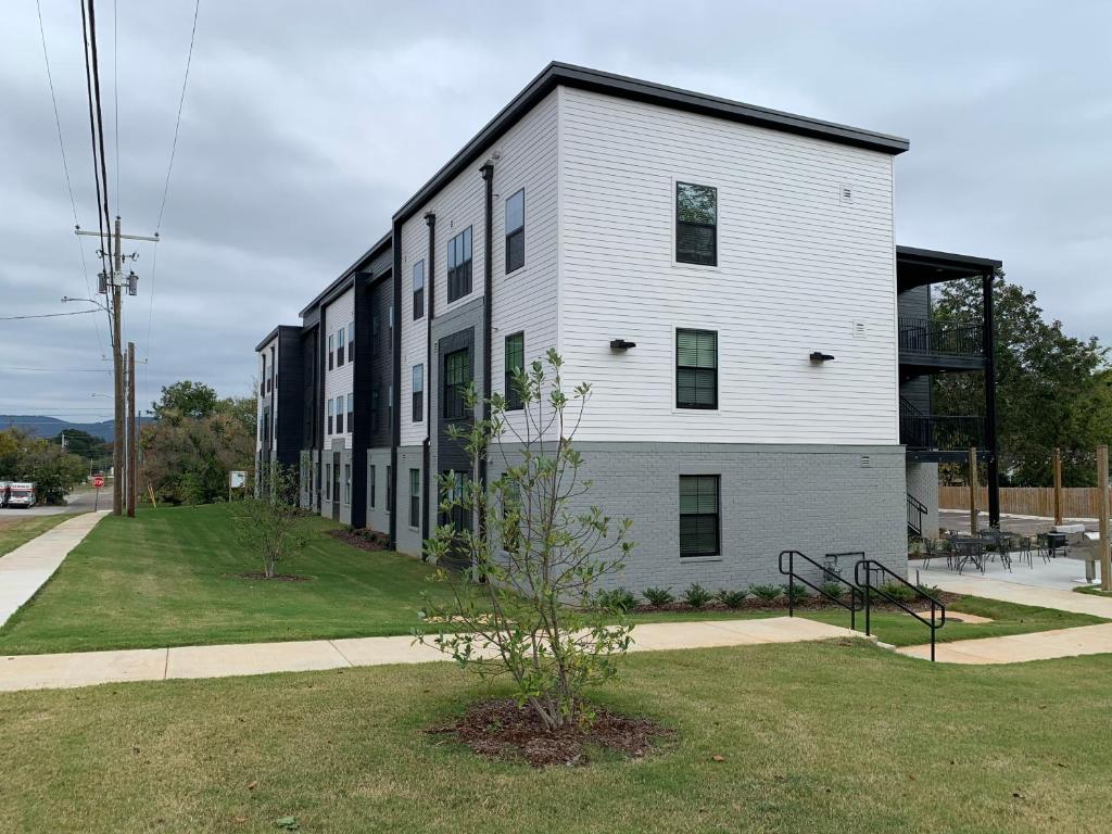 Central Gateway in Huntsville, Huntsville (updated prices 2024)