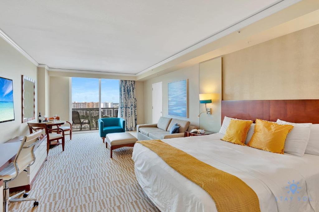 Postel nebo postele na pokoji v ubytování Luxurious Beach Resort Balcony