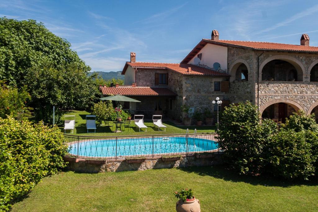 The swimming pool at or close to Fattoria dei Cavalieri