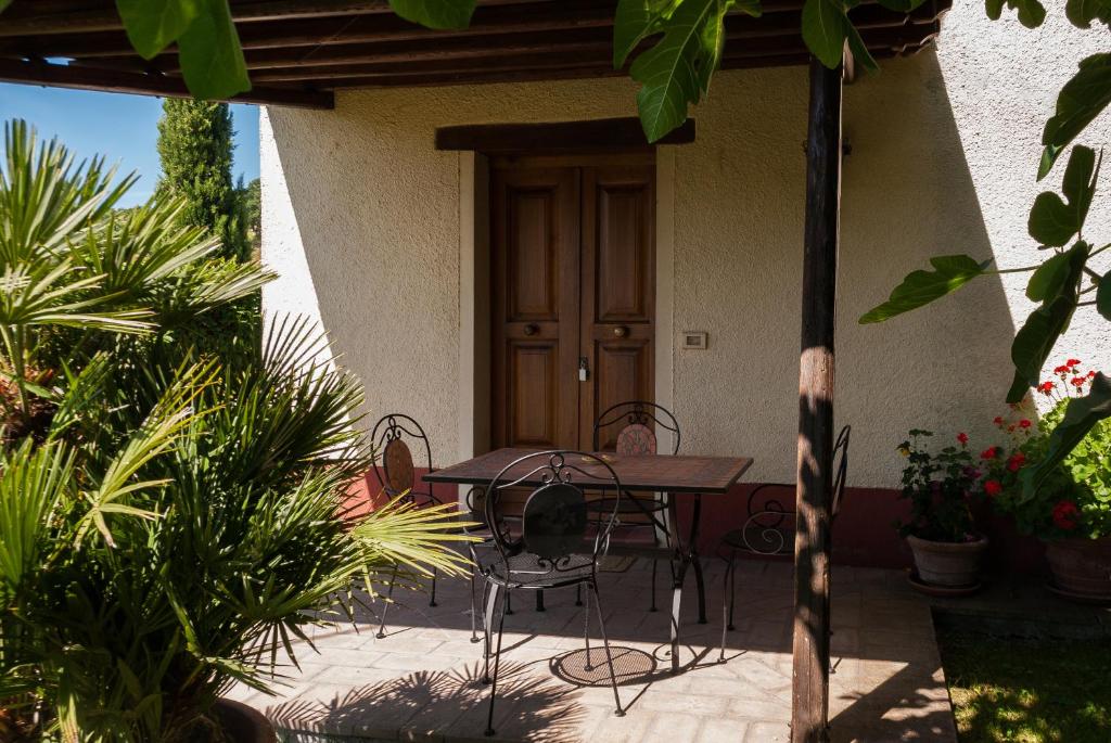 A garden outside Fattoria dei Cavalieri