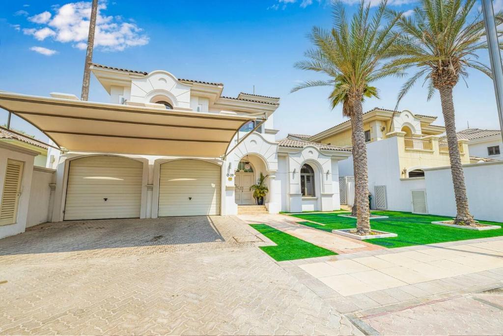 Fotografie z fotogalerie ubytování 6 Bedroom Modern Luxury Villa In Palm Jumeirah v Dubaji