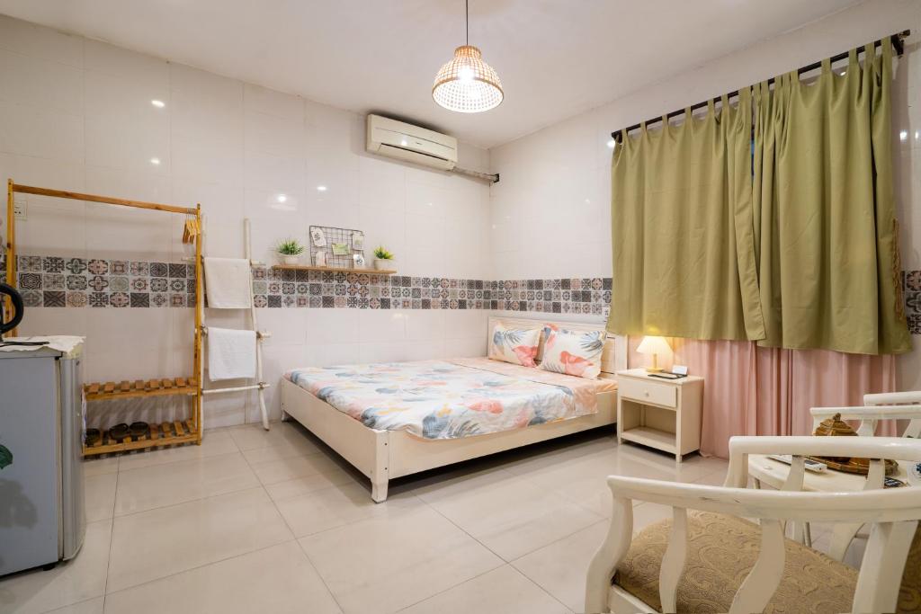 Postel nebo postele na pokoji v ubytování HY Local Budget Hotel - 5 mins walk to Hoi An Ancient Town