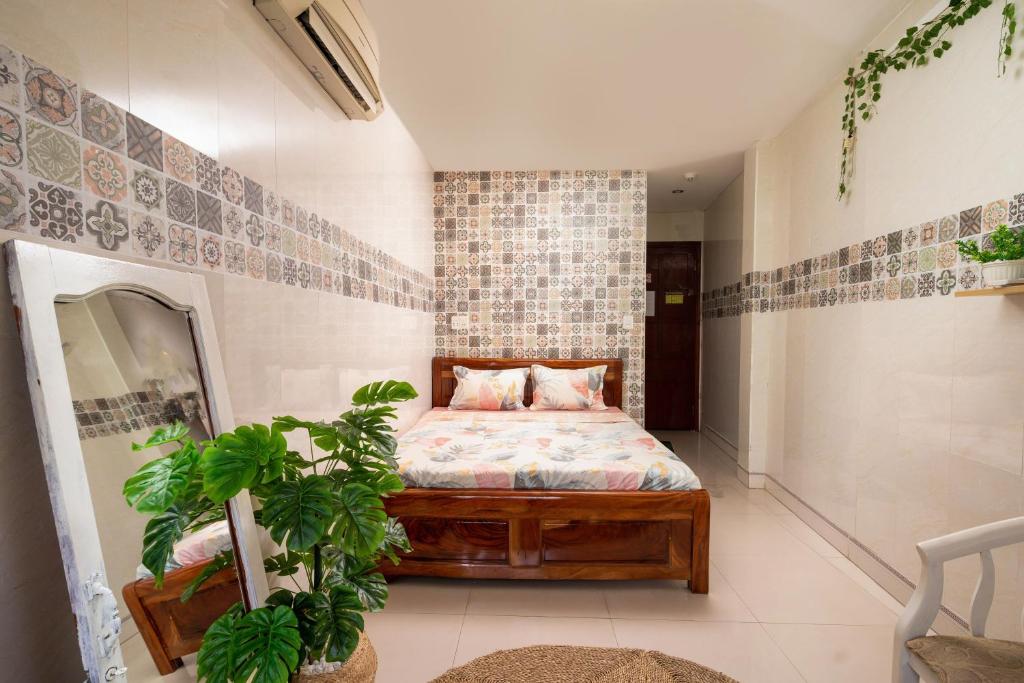 Postel nebo postele na pokoji v ubytování HY Local Budget Hotel - 5 mins walk to Hoi An Ancient Town