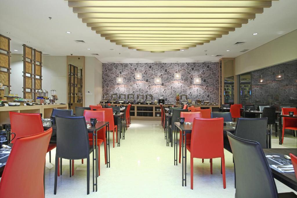 Restaurace v ubytování Hotel NEO Cirebon by ASTON