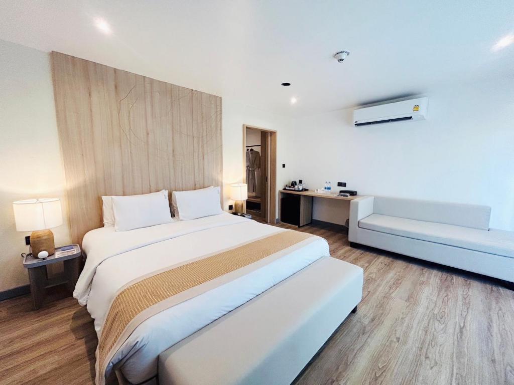 Phi Phi Holiday Resort, Leam Tong Beach - Superior Premier Room