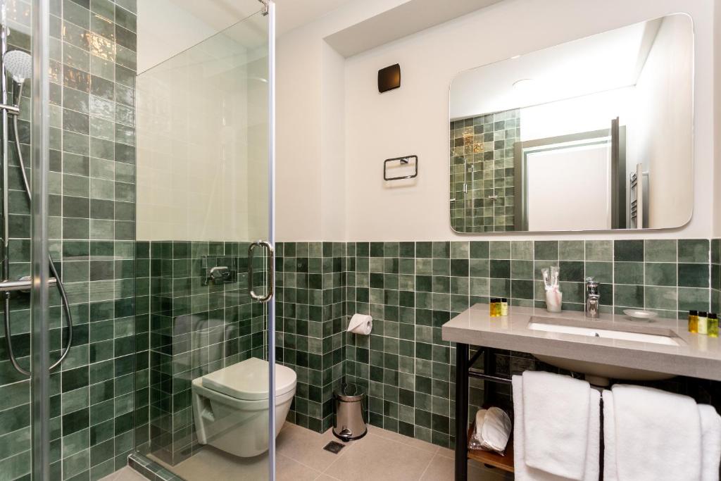 Hotel Flower - Double Room With Balcony