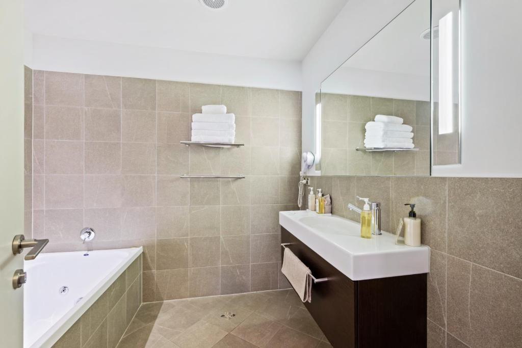 Village Lake Luxury Apartments - Resim 10