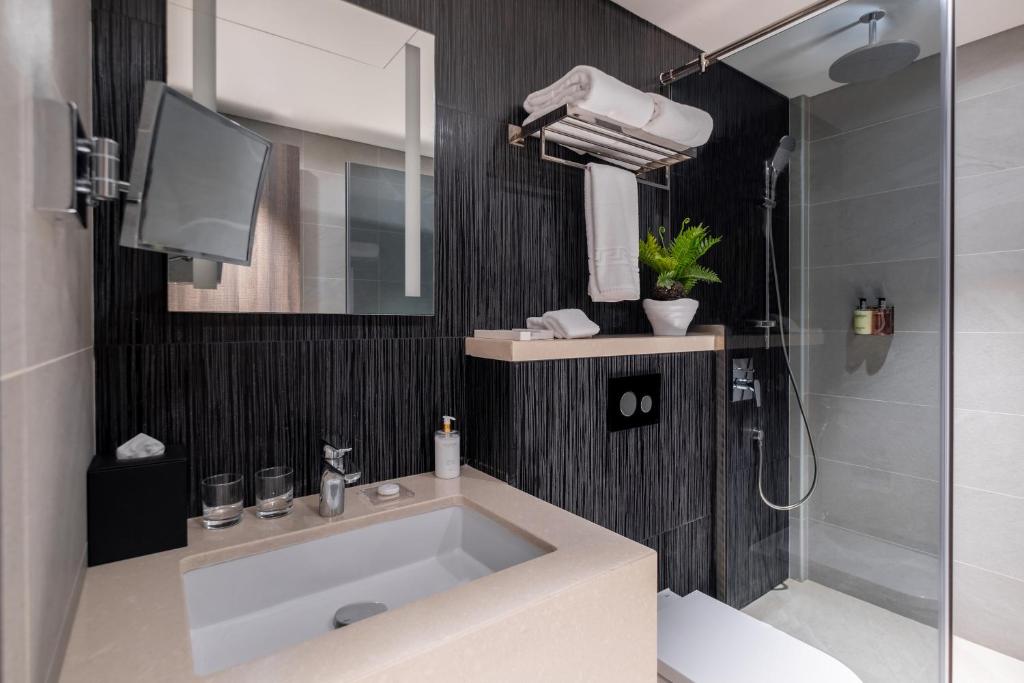 Koupelna v ubytování Citadines Al Ghubrah Muscat