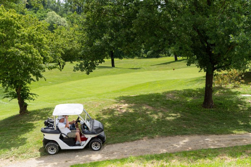 Golf v hotelu nebo okolí