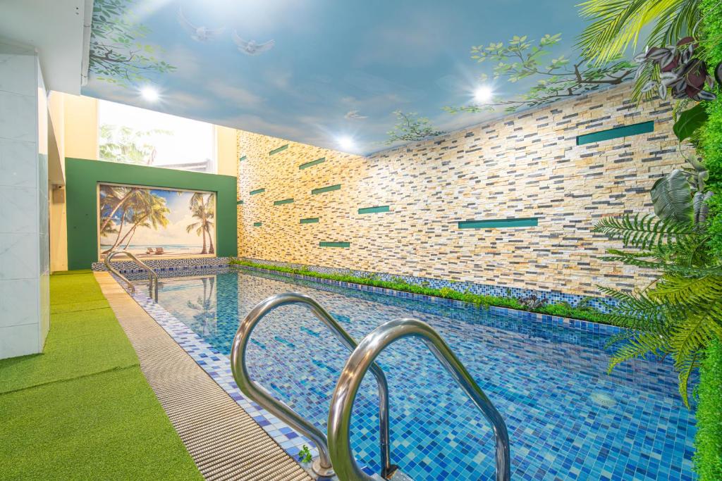 Bazén v ubytování Golden Star Hotel by THG nebo v jeho okolí