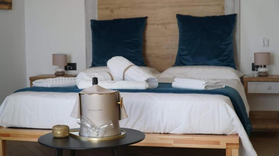 Postel nebo postele na pokoji v ubytování Suite Pizzo jacuzzi rooms