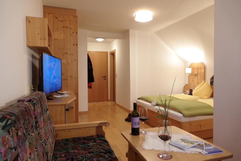 TV a/nebo společenská místnost v ubytování Hotel Malteinerhof