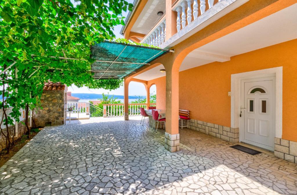 Budova, v ktorej sa apartmán nachádza