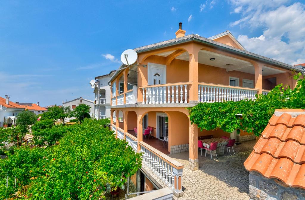 Budova, v ktorej sa apartmán nachádza