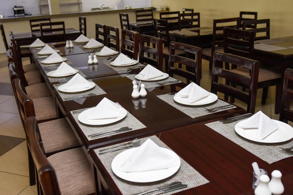 Restaurace v ubytování The Radix Hotel Limited