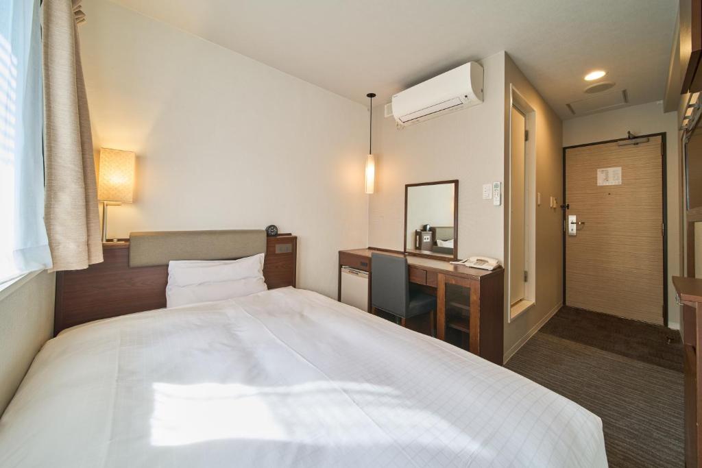 Postel nebo postele na pokoji v ubytování Via inn Kyoto Shijomuromachi