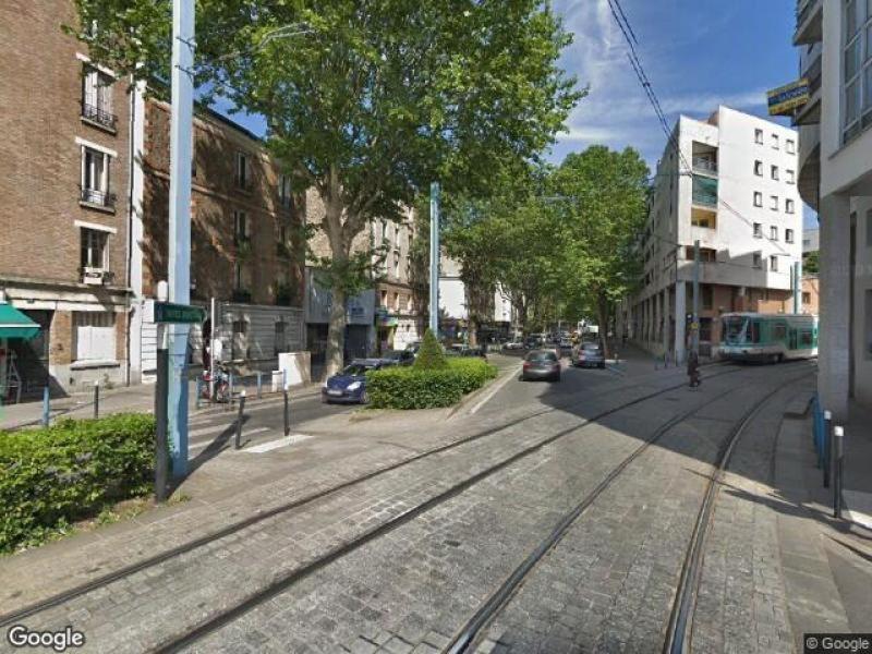 Apartment 37² studio équipé vu hauteurs de Montmartre et la Tour Eiffel, SaintDenis, France