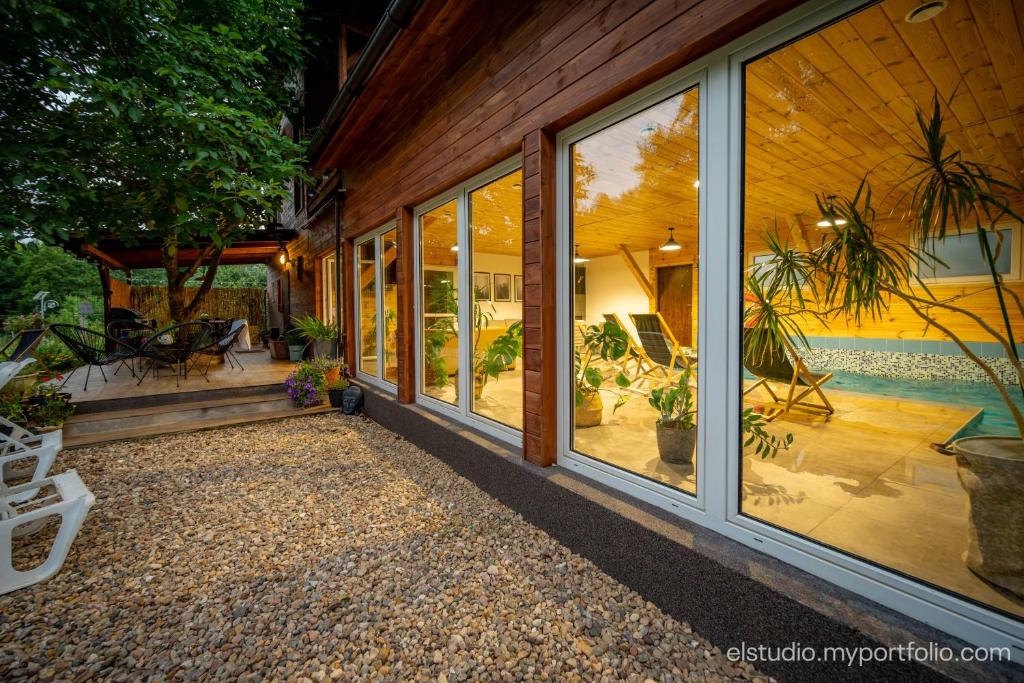 Orzechowy domek - Three-Bedroom House