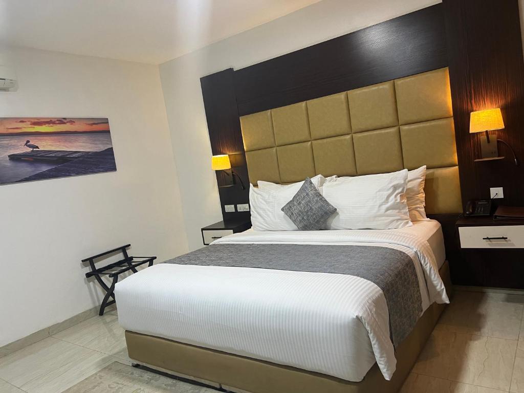 Voodi või voodid majutusasutuse Rollace Hotel toas