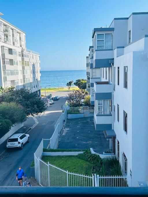 Family Oceanside Apartment with large balcony, Cape Town (updated prices 2024)