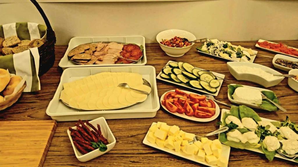 Jedlo v ubytovaní bed & breakfast alebo blízkom okolí
