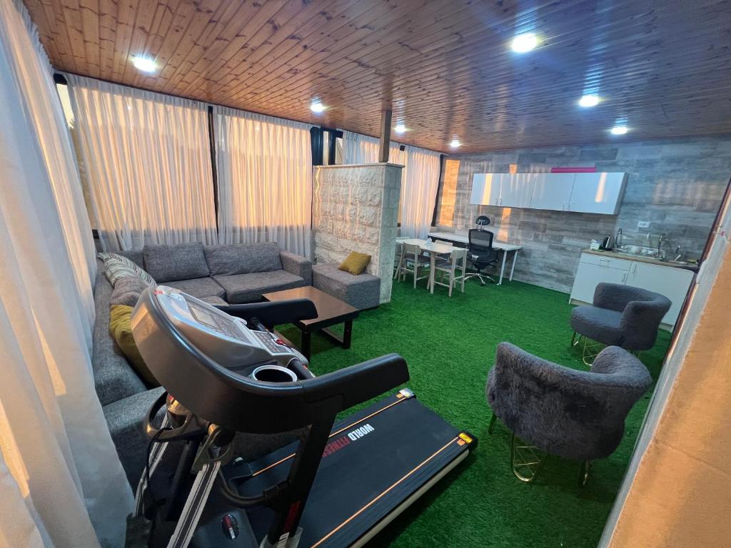 Urban Rooftop Retreat with Views, Amman (updated prices 2024)