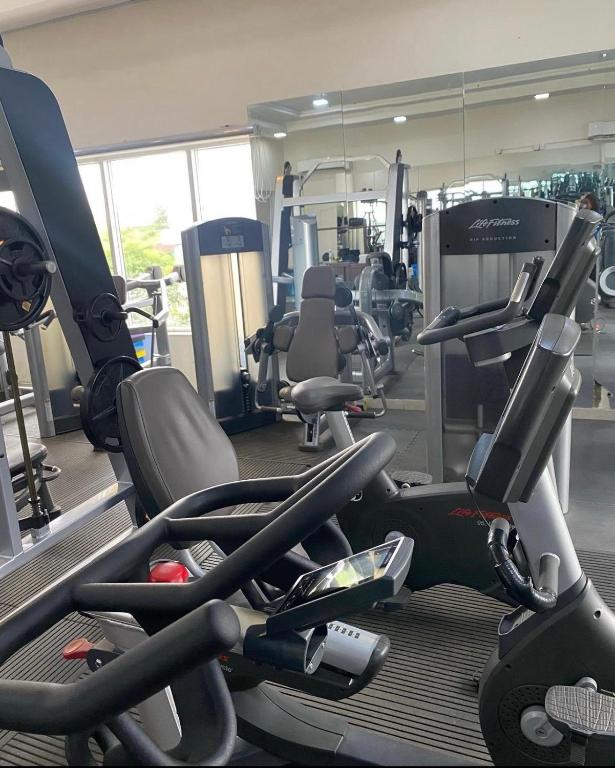 Spordikeskus ja/või sportimisvõimalused majutusasutuses Rollace Hotel