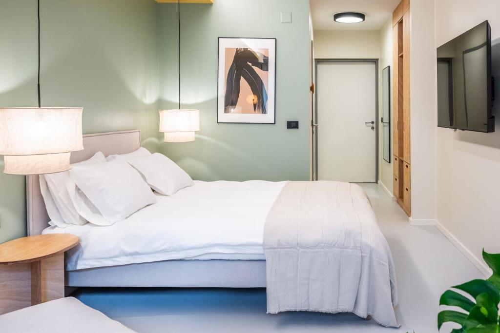 Postel nebo postele na pokoji v ubytování Design Rooms - Kvaternik Square