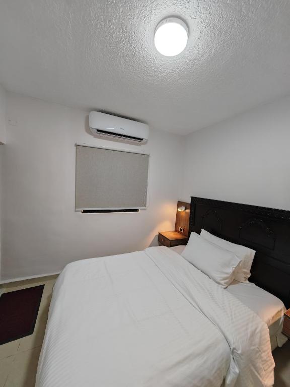 Postel nebo postele na pokoji v ubytování Cleopetra Hotel