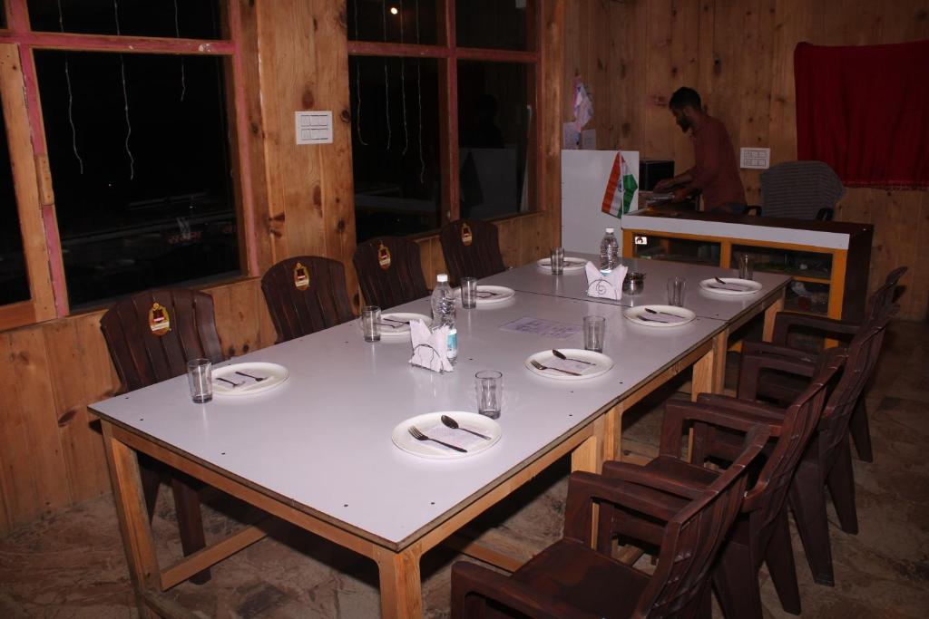 Nápoje v ubytování Hotel Mannat Sach Pass