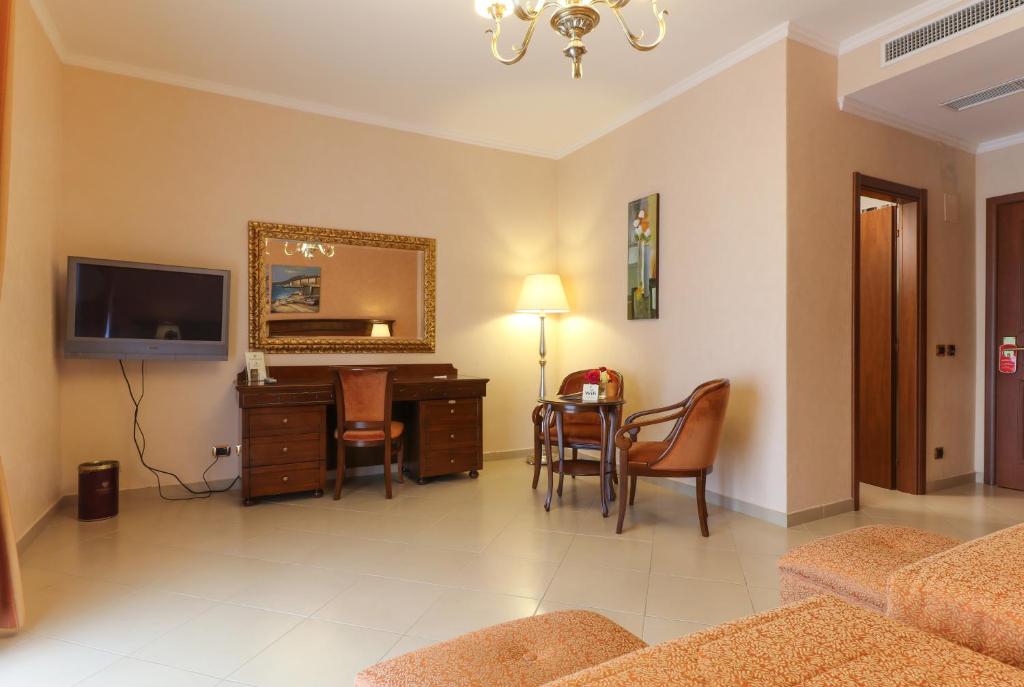 TV a/nebo společenská místnost v ubytování Hotel Federico II