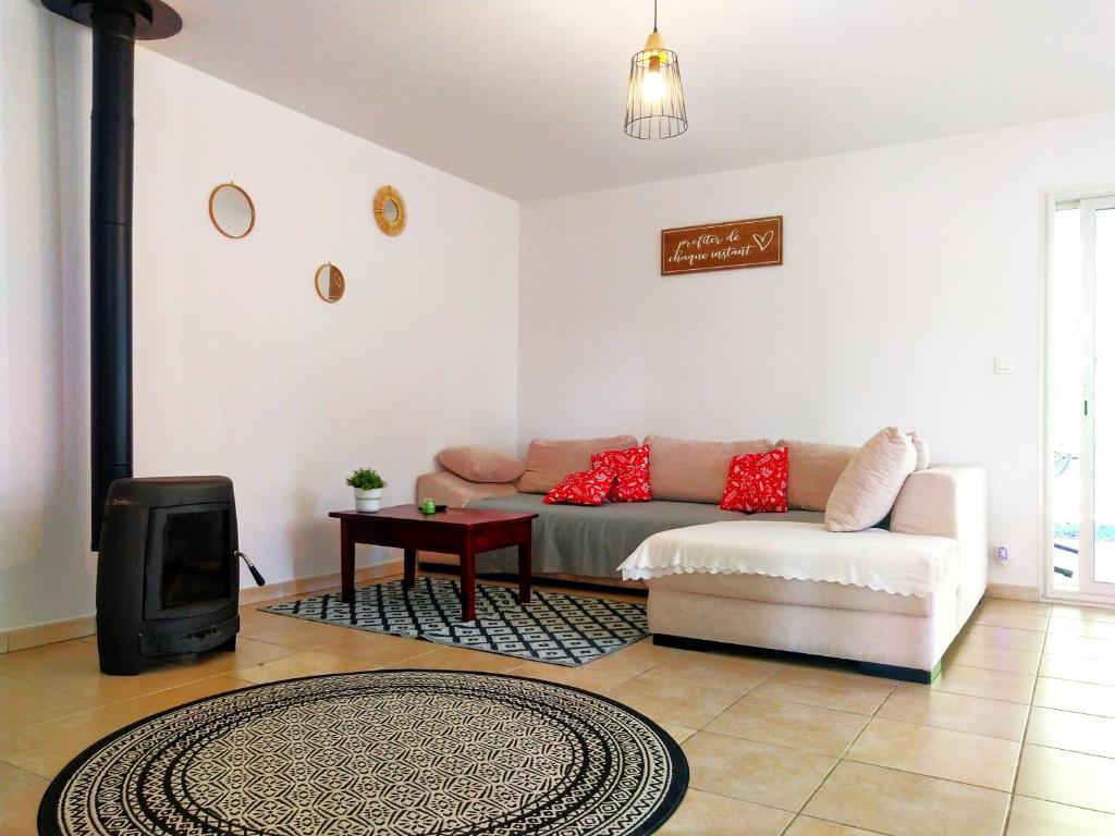 Area soggiorno di Le Parc Jean Édouard - Spa avec jacuzzi privé - Superbe villa 4 chambres - 9 couchages - 6 lits - Poêle - Parking - Climatisation réversible- Terrasse ombragée et grand jardin