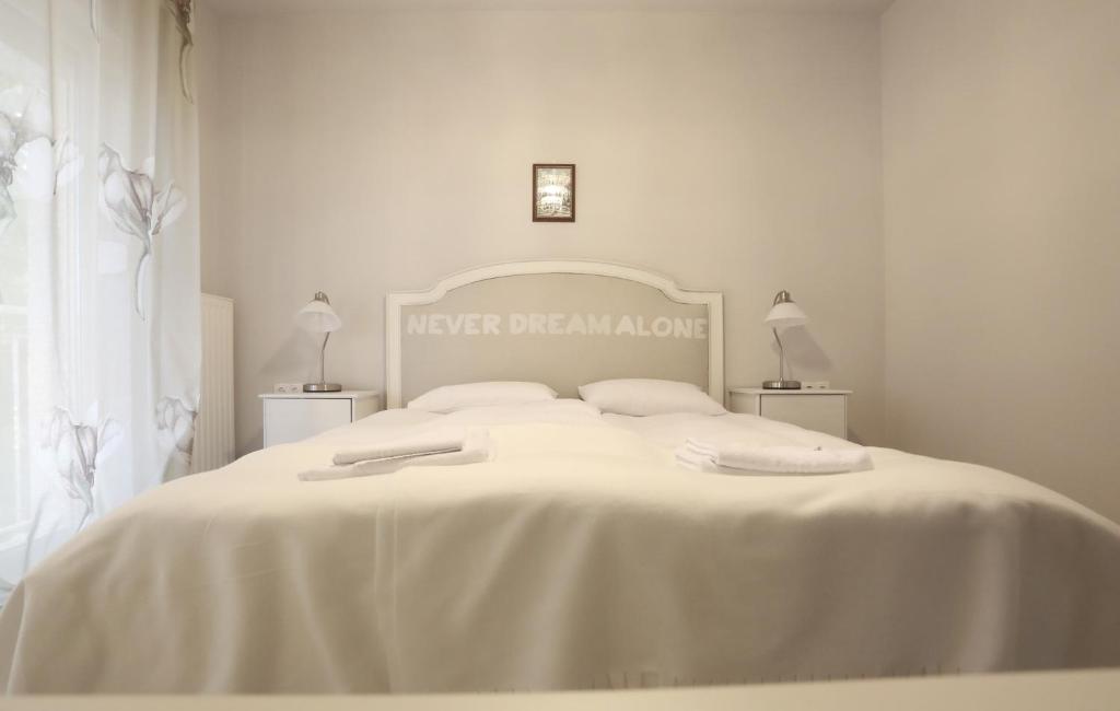 Łóżko lub łóżka w pokoju w obiekcie Pastel Guesthouse